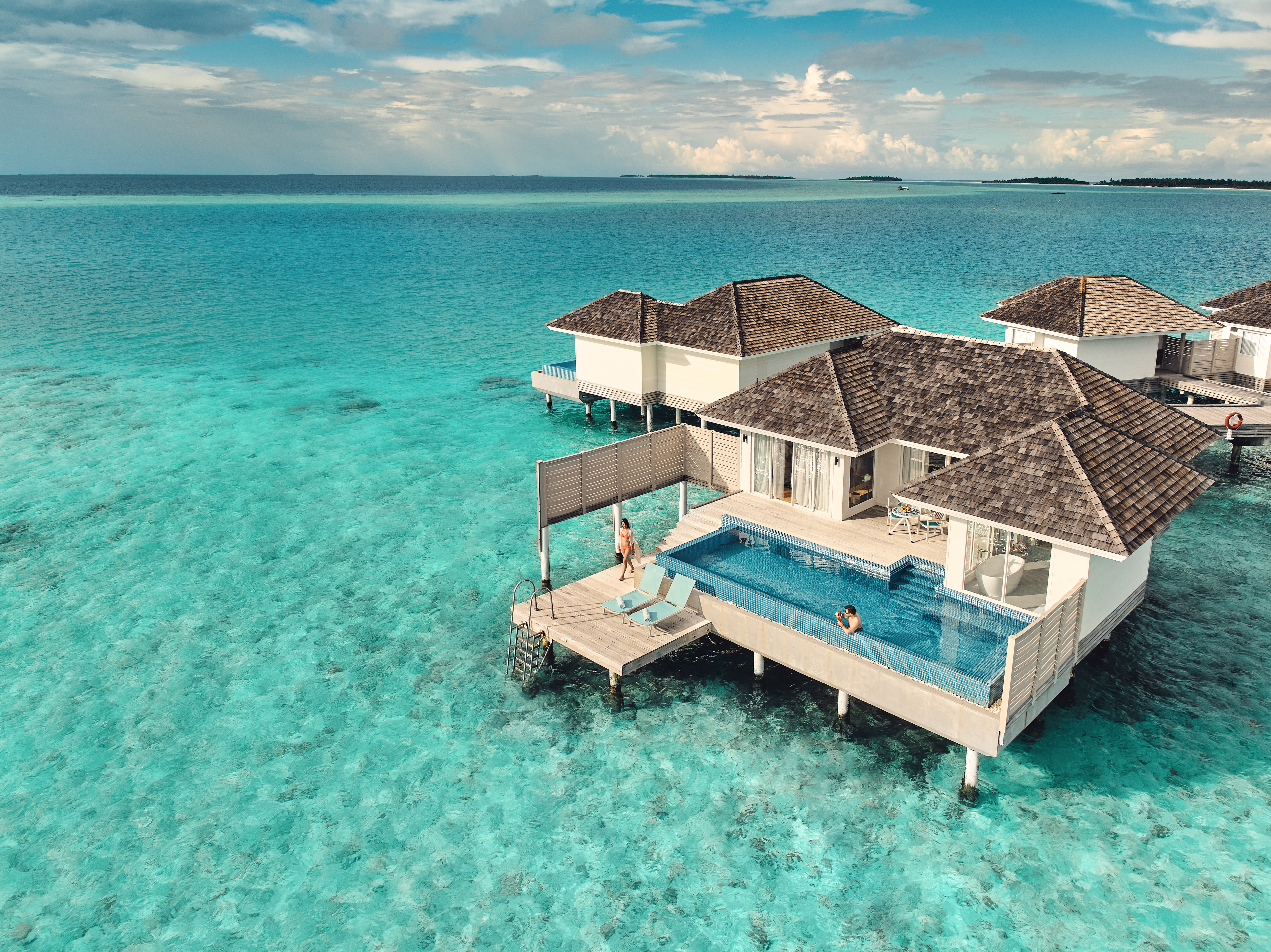 Sunset Aqua Pool Suite